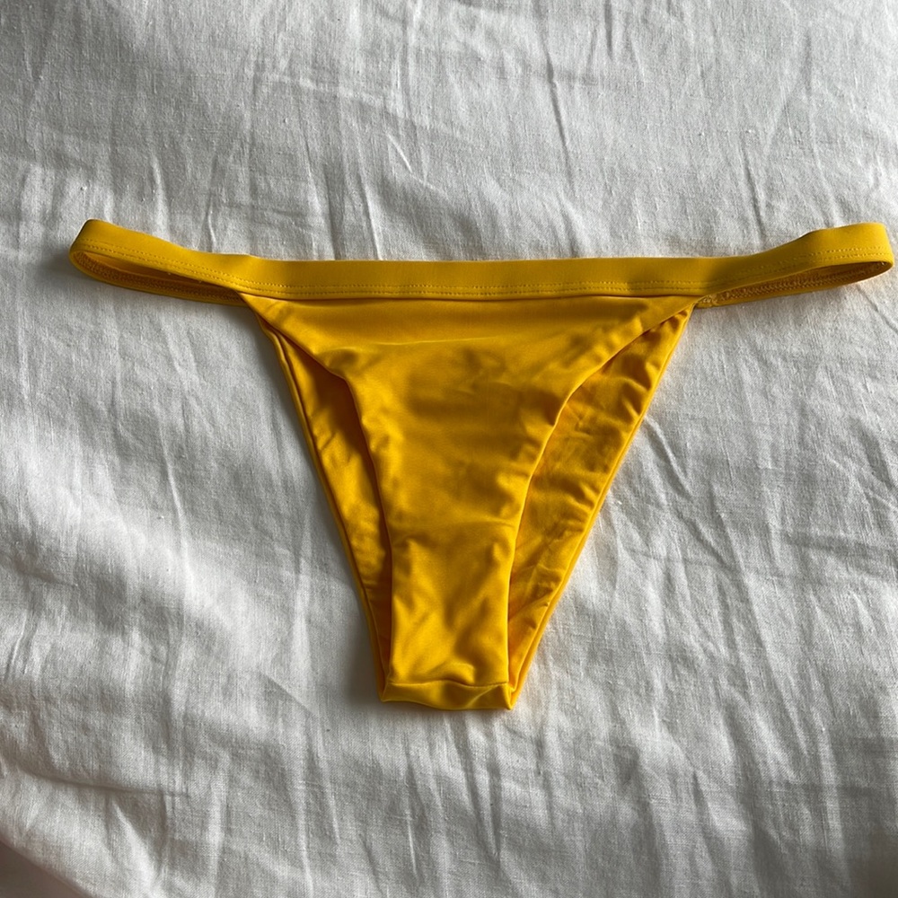Seamless yellow bikini bottom